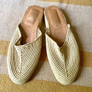 Woven natural raffia flat mules women’s size 7